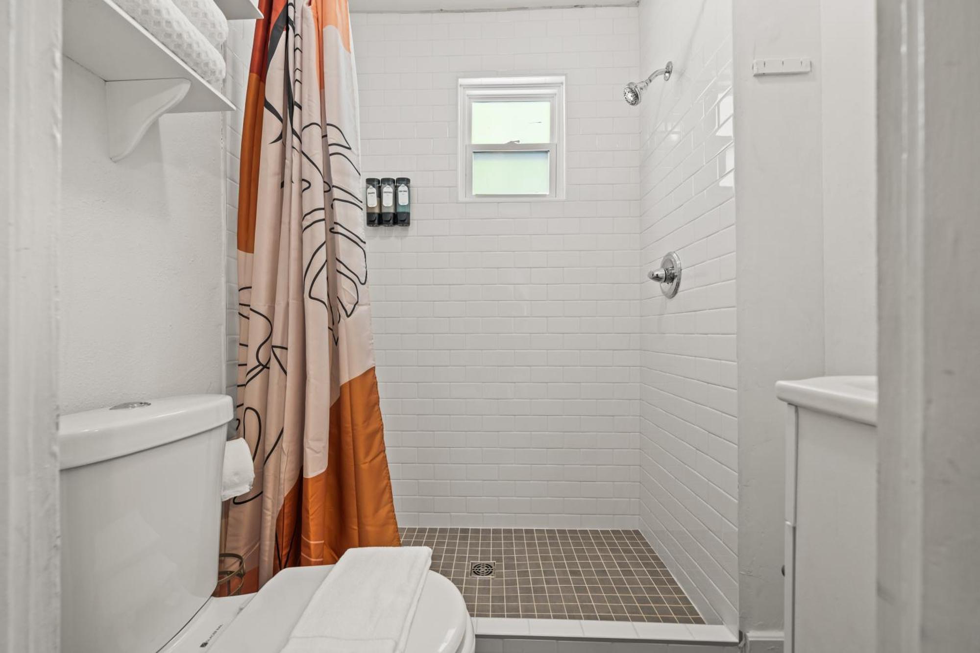 Cedar Blossom Bungalow Is A Cozy Getaway With A 5 Minute Walk To Downtown! Hot Springs Zewnętrze zdjęcie