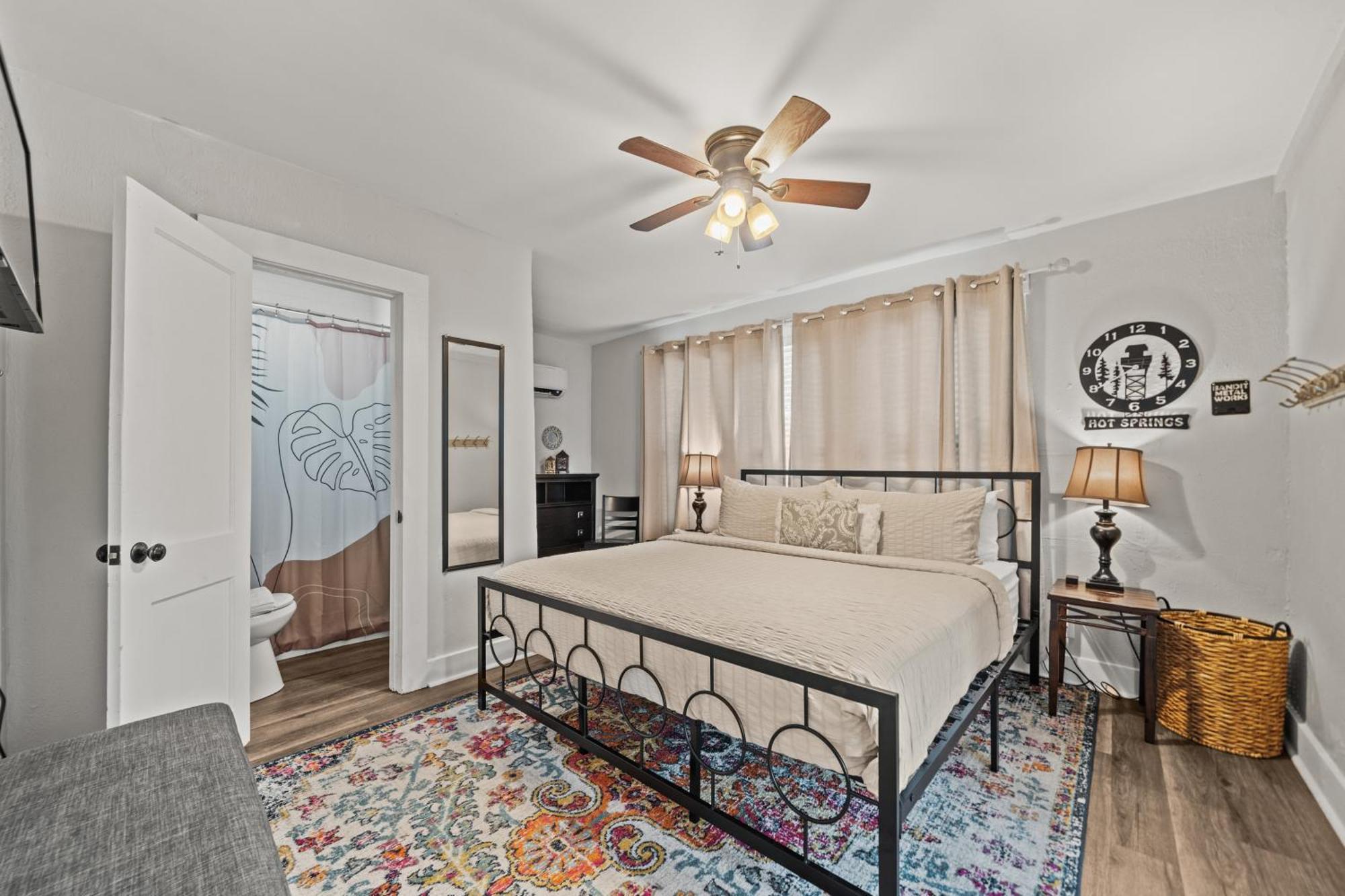 Cedar Blossom Bungalow Is A Cozy Getaway With A 5 Minute Walk To Downtown! Hot Springs Zewnętrze zdjęcie